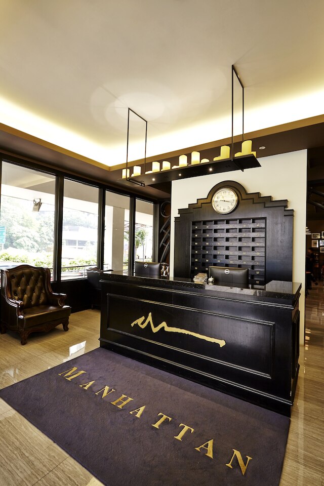 マンハッタン ビジネス ホテルダマンサラ ペルダナ