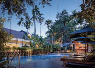 Lynnaya Urban River Resort