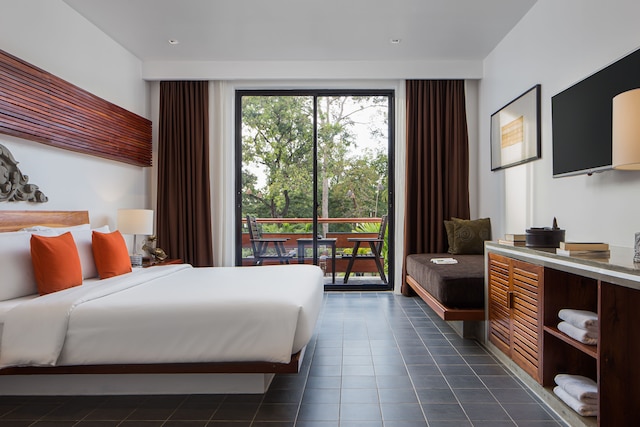 Lynnaya Urban River Resort