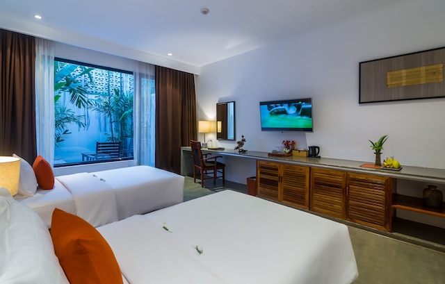 Lynnaya Urban River Resort