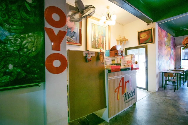 OYO 568 アート ホテル ホア ランポーン - ホステル