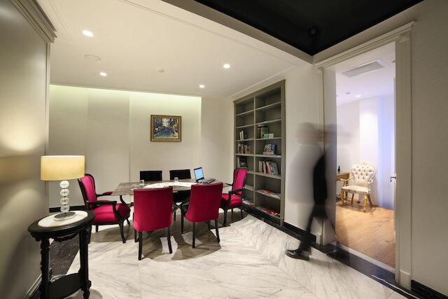 ホワイト モナーク ホテル