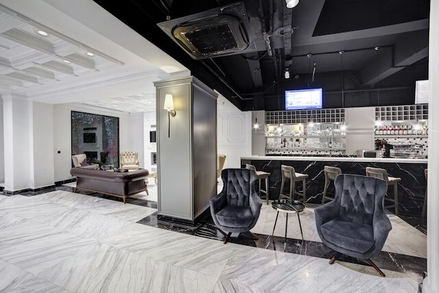 ホワイト モナーク ホテル