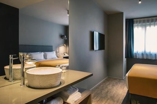 アーバン トラファルガー ホテル