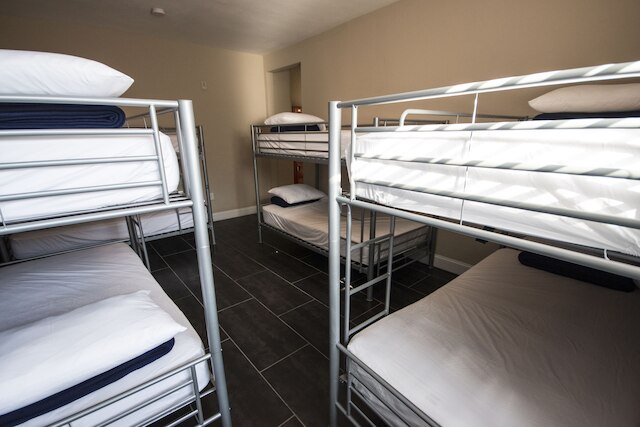 ベッズ アンド ドリンクズ ホステル