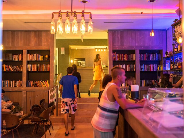 ベッズ アンド ドリンクズ ホステル