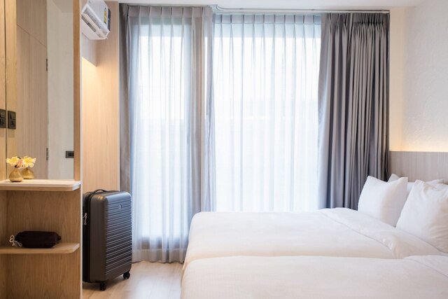 バルコニー シーサイド スリラチャ ホテル & サービスド アパートメンツ