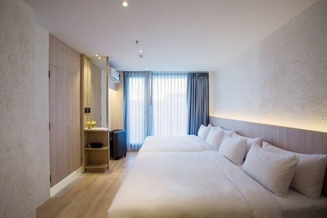 バルコニー シーサイド スリラチャ ホテル & サービスド アパートメンツ