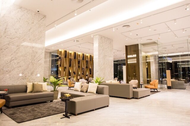 バルコニー シーサイド スリラチャ ホテル & サービスド アパートメンツ