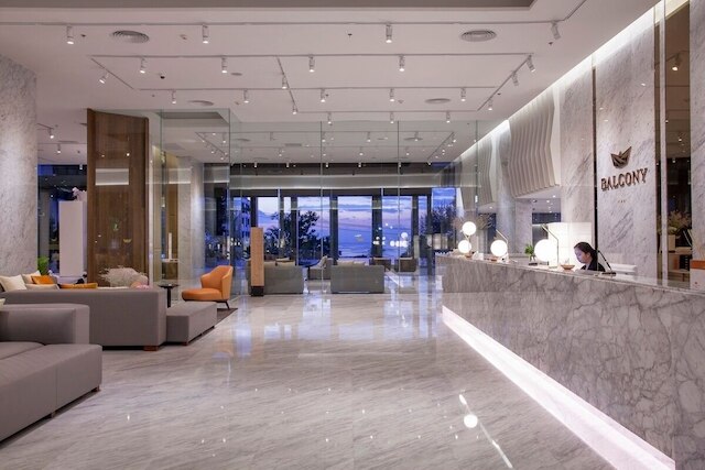 バルコニー シーサイド スリラチャ ホテル & サービスド アパートメンツ