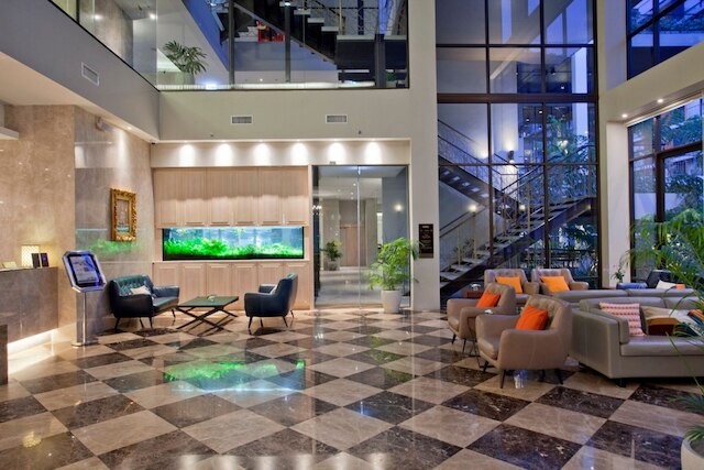 バルコニー コートヤード シラチャ ホテル サービス アパートメン