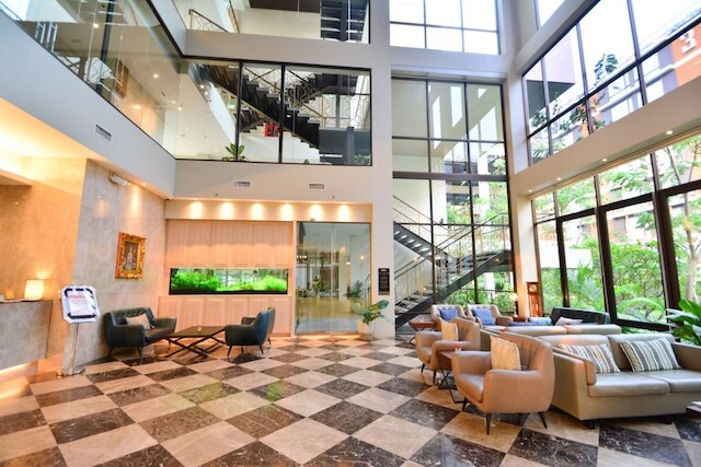 バルコニー コートヤード シラチャ ホテル サービス アパートメン