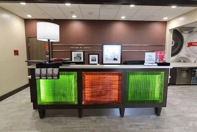 ハンプトン イン スイーツ ダラス マーケット センター