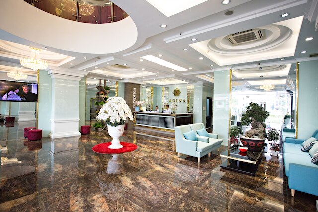 アディナ ホテル