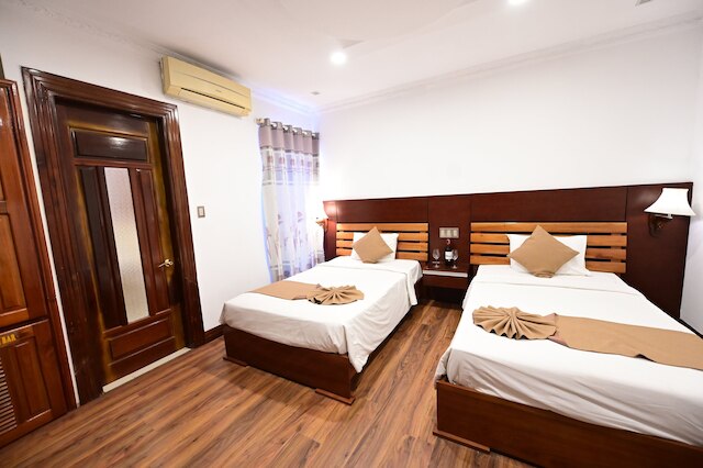 アディナ ホテル