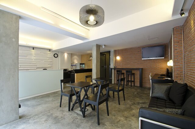 DI プレイス ホテル