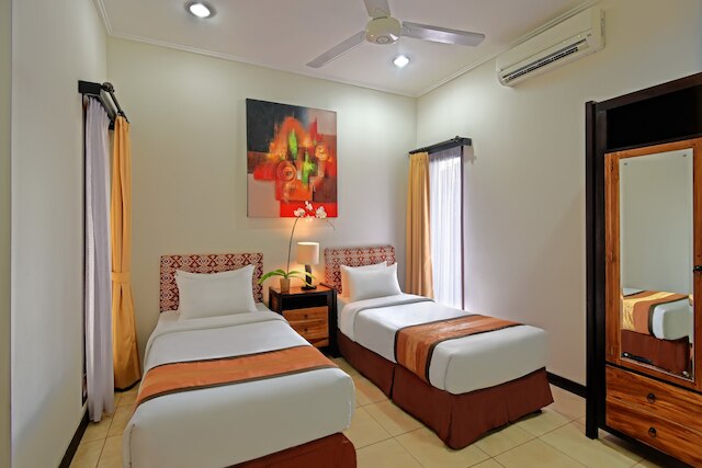 クタ タウンハウス アパートメンツ