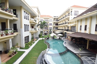 クタ タウンハウス アパートメンツ