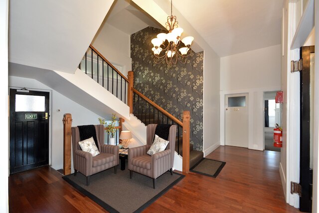 マジェスティック マンションズ - アパートメンツ アット セント クレア