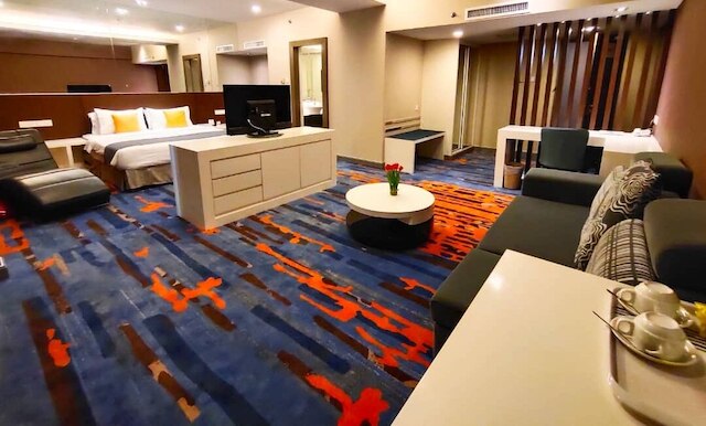 ホテル キャピタル