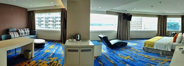 ホテル キャピタル