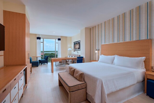 フォー ポインツ バイ シェラトン カンクン セントロ