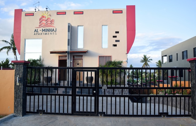 アルミンハジ サービス アパートメンツ