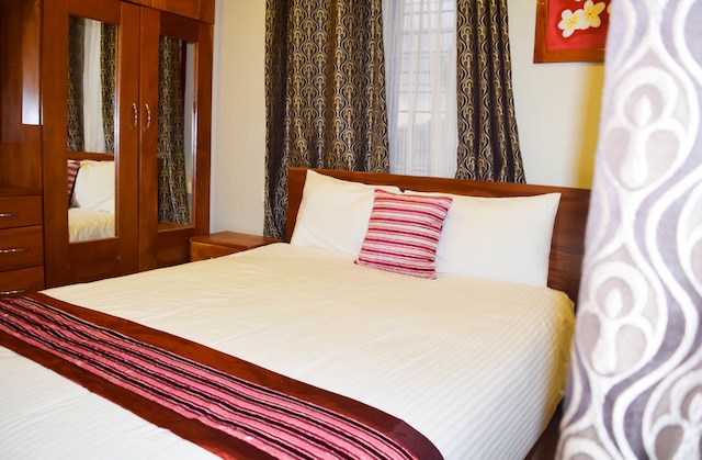 アルミンハジ サービス アパートメンツ