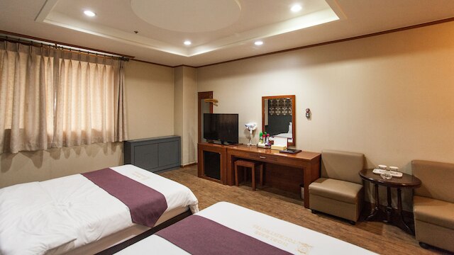 ノブレス ツーリスト ホテル