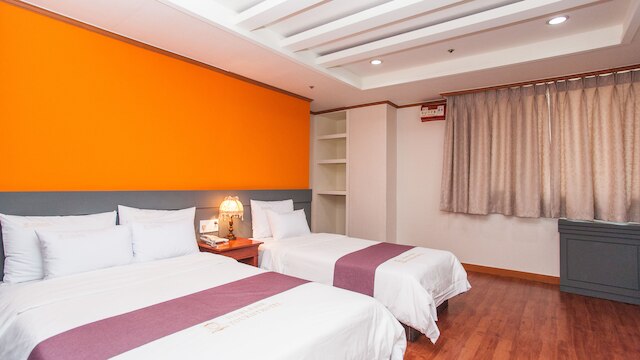 ノブレス ツーリスト ホテル