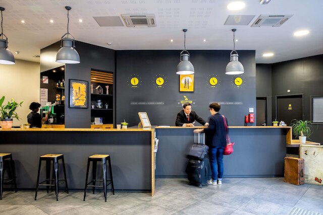 ベストウェスタン プラス スーツケース パリ ラ デファンス