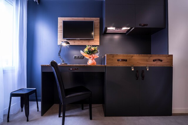 ベストウェスタン プラス スーツケース パリ ラ デファンス