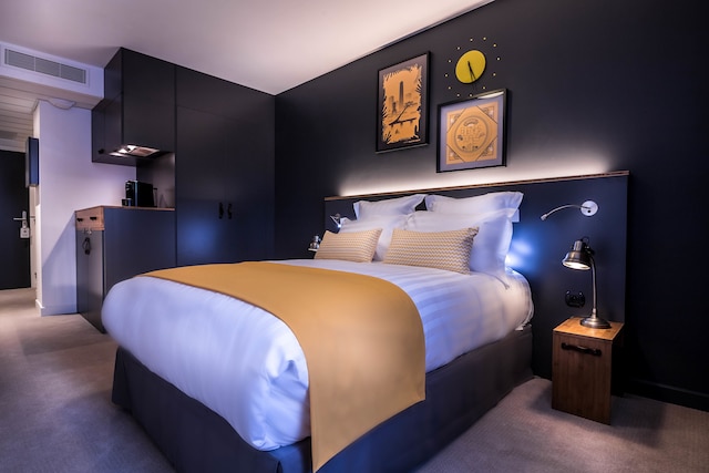 ベストウェスタン プラス スーツケース パリ ラ デファンス