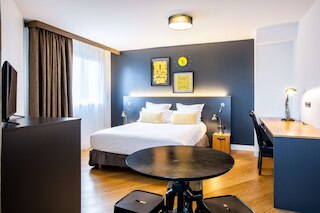 ベストウェスタン プラス スーツケース パリ ラ デファンス