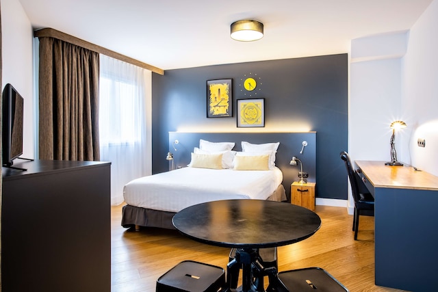 ベストウェスタン プラス スーツケース パリ ラ デファンス