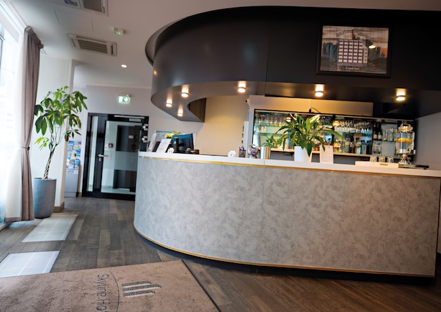 スカイライン ホテル