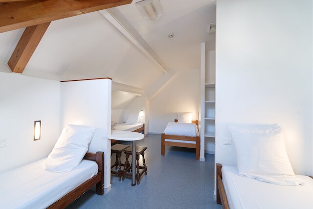 ミジェ・マレー - ホステル