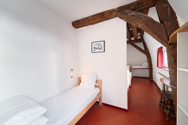 ミジェ・マレー - ホステル