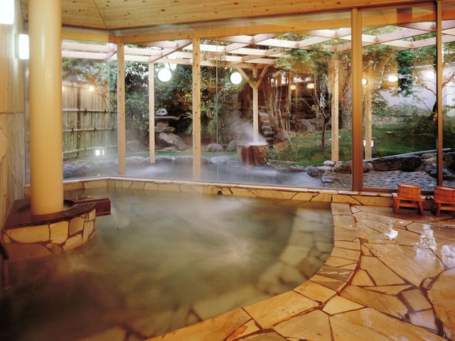 観水庭こぜにや