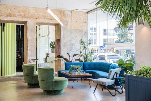 ホテル ラヴェシズ