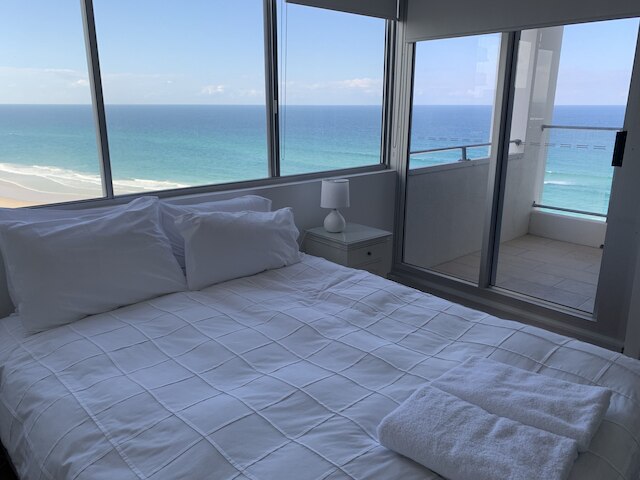 ザ ペントハウスィズ アパートメンツ