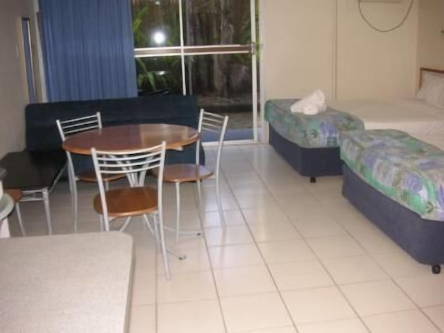 ケアンズ ホリデイ ロッジ