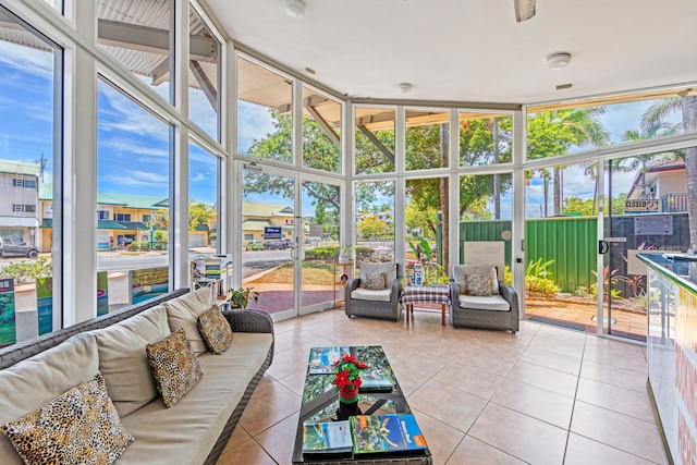 コアラ コート ホリデイ アパートメンツ