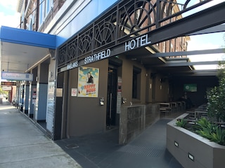 ストラスフィールド ホテル