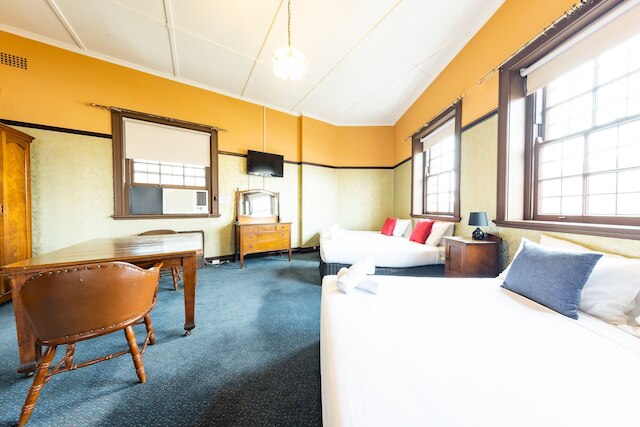 ストラスフィールド ホテル