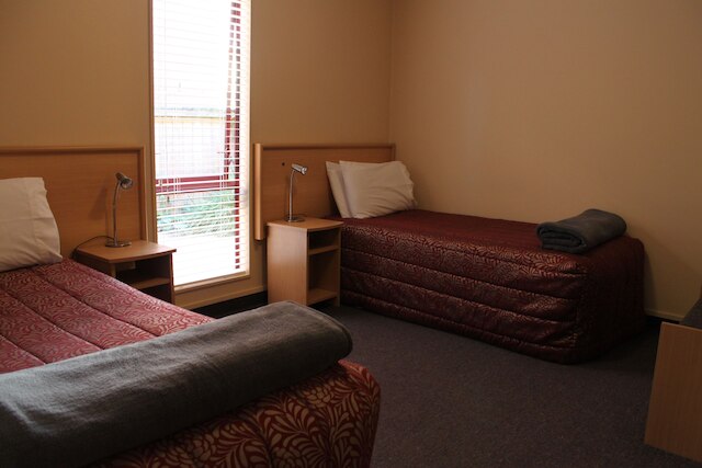 アルハンブラ オークス モーター ロッジ