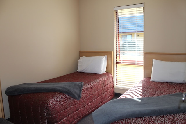 アルハンブラ オークス モーター ロッジ