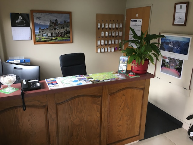 アルハンブラ オークス モーター ロッジ