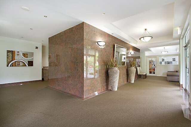 ファウンダ ガーデンズ アパートメンツ