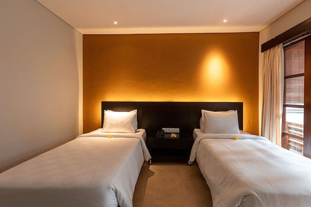 フォーティーン ローゼズ ビーチ ホテル